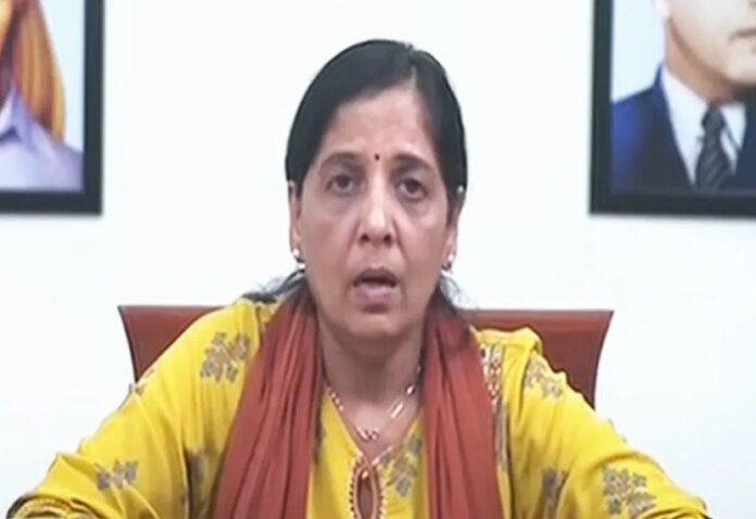 Will Bihar model be implemented in Delhi also, know why Sunita Kejriwal read CM's letter