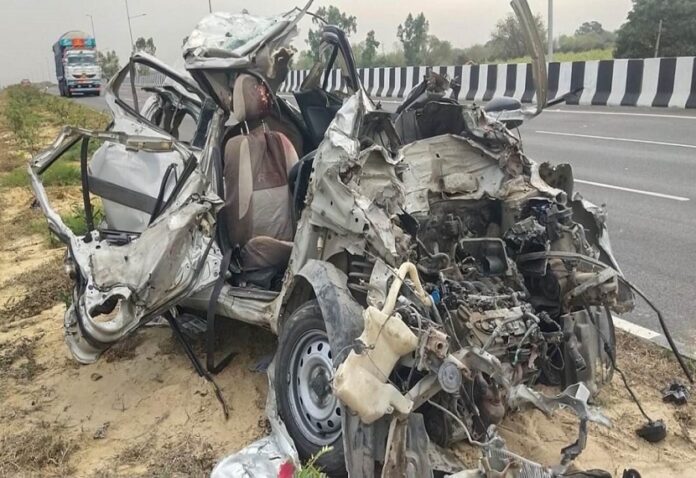 Uncontrollable car collides with truck in other direction in Hapur, six people killed