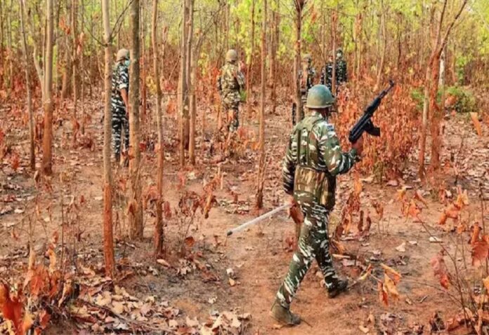 Naxalites carried out pipe blast on soldiers returning from searching in Bijapur, two soldiers martyred, four injured