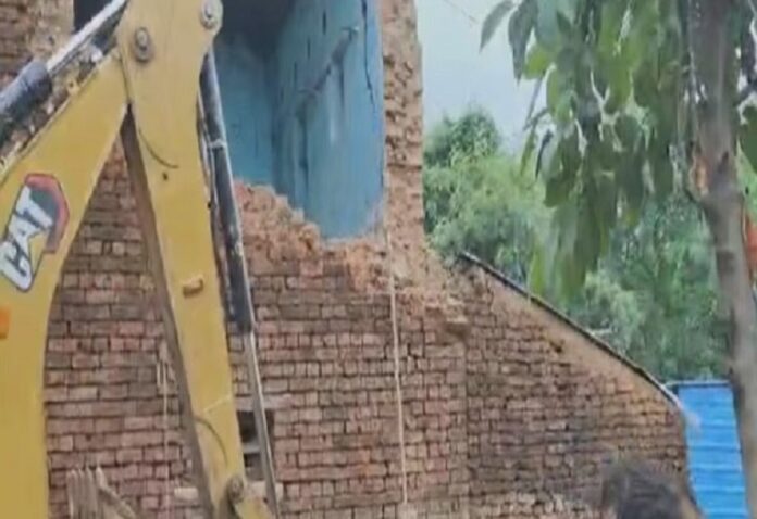 Big accident in MP's Sagar, nine children died due to dilapidated wall collapse, chaos in the village