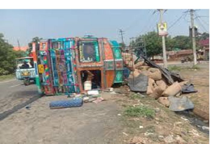 Overloaded truck laden with paddy overturned on bike riders in Badaun, both died, truck removed with crane