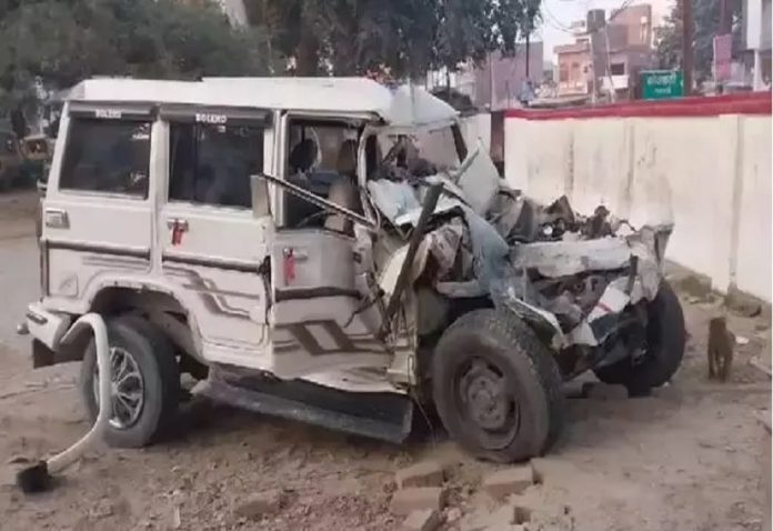 Fierce collision between Bolero and mini bus filled with wedding guests in Hardoi, five including four women killed