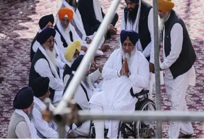 Former Punjab CM Sukhbir Singh Badal reached the Golden Temple, will clean the dirty utensils and shoes.