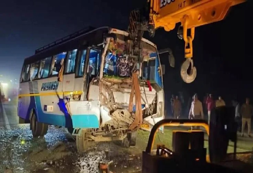 Bus going from Shimla to Mahakumbh collides with crane, 25 devotees injured, screams