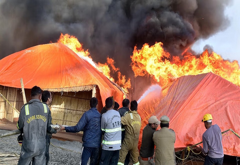 Glory of Maha Kumbh: More than 230 cottages were burnt in the fire, but more than one crore religious texts were safe.