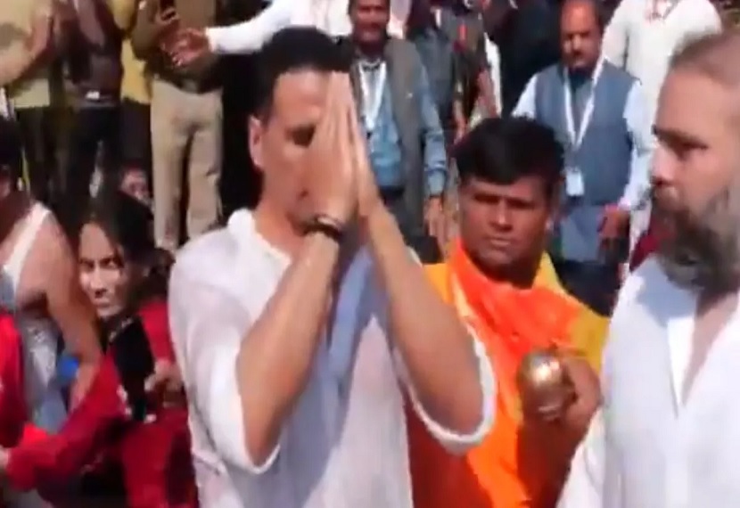 Akshay Kumar reached Mahakumbh, took holy dip in Sangam, thanked CM Yogi