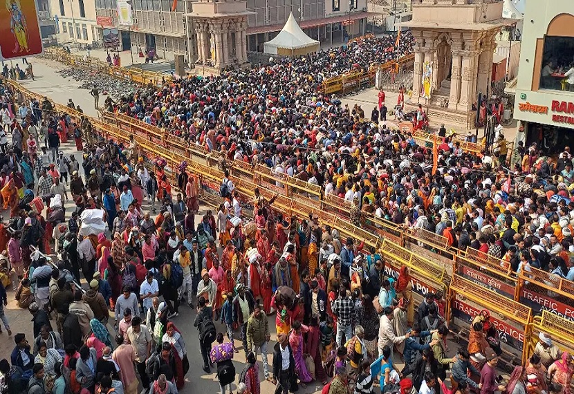 अयोध्या में श्रद्धालुओं का सैलाब, 10 दिन में पहुंचे 70 लाख श्रद्धालु, 18 घंटे खुल रहे हैं पट