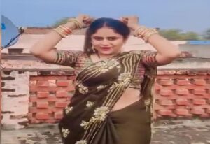When the husband objected to seeing her with her lover, both of them together stopped her breathing and stayed with the dead body the whole day
