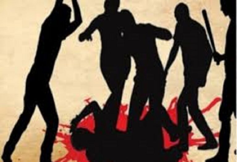 Jaunpur: Father and two sons sleeping at the factory were beaten to death with rod and hammer, father-in-law and son-in-law arrested