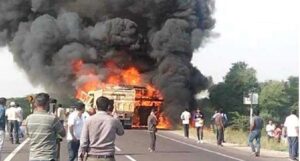 Sleeper bus going from Bihar to Delhi caught fire in Lucknow, Five burnt alive, many injured