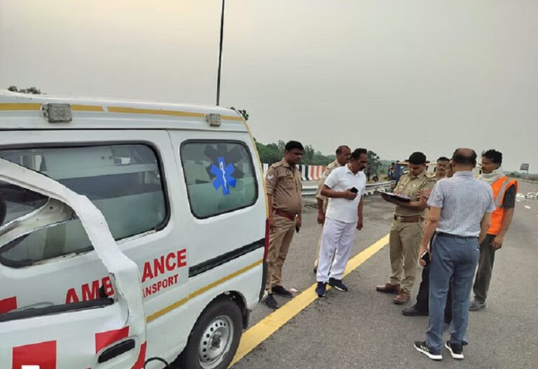 Five people died in a collision between an ambulance and a pickup in Amethi, one died