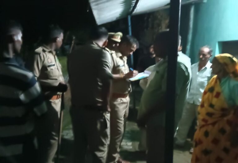 Mother and son beaten to death in a land dispute in Ayodhya, daughter-in-law and brother-in-law in critical condition
