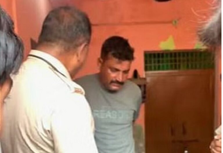 This is how the intoxication of love wore off: Villagers beat up a constable who came to meet his girlfriend thinking he was a thief