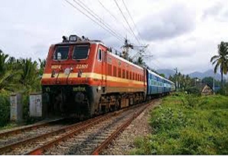 When the train driver's health deteriorated on the way, the assistant took over the command and saved the lives of hundreds of passengers