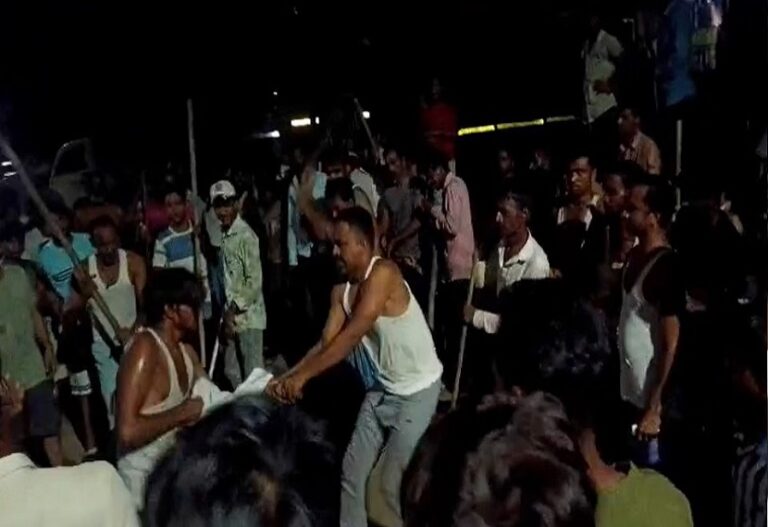 In Bareilly, a young man who went to meet his girlfriend at midnight was beaten up by villagers mistaking him to be a thief with a drone