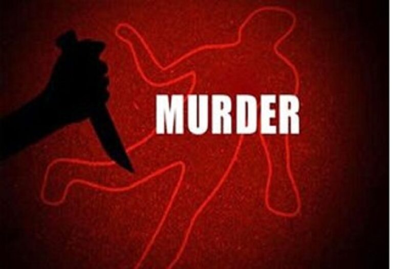 When the girlfriend stopped talking to him after the marriage was fixed, he entered her house at night and slit her throat with scissors