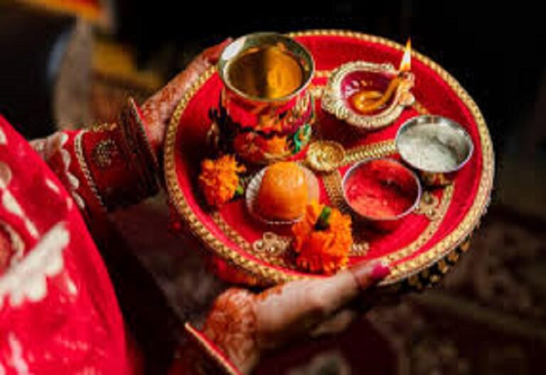 Karwa Chauth fast is observed today, know the auspicious time and method of worship.