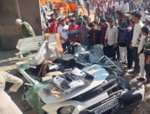Horrific accident in Saharanpur: Uncontrolled dumper overturns on car, seven people of the same family killed