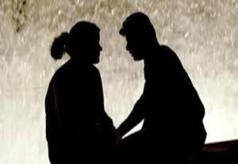 Disappointed lovers commit suicide by consuming poison, causing chaos in both their families.
