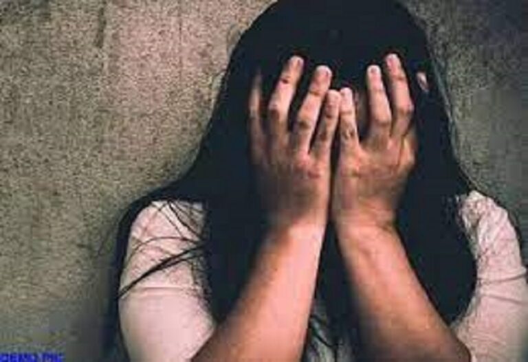 In Agra, the messenger of justice became a monster: a lawyer raped a gang rape victim, then jumped from the roof upon seeing the police.
