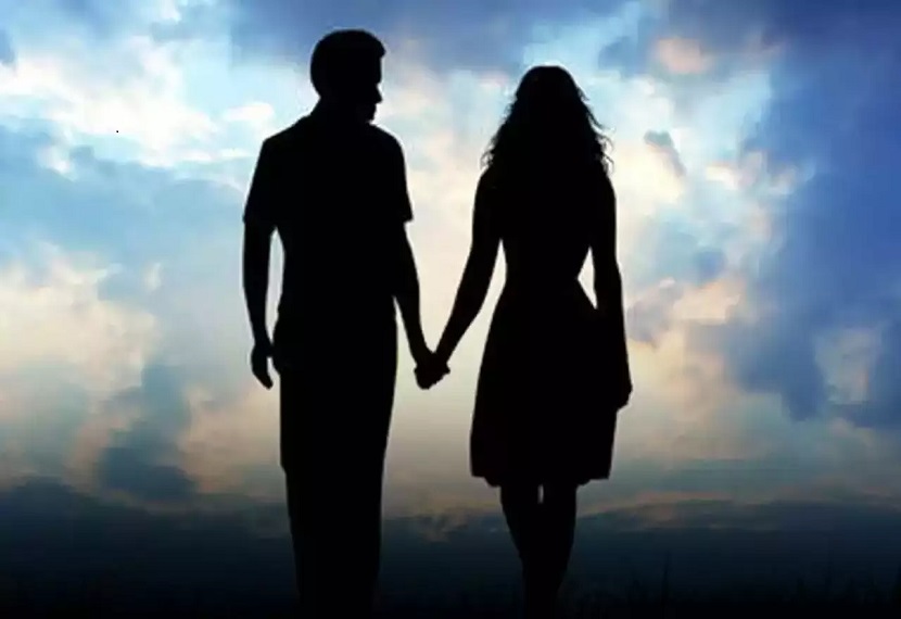 A couple, unsuccessful in love, hanged themselves together from a tree branch using a noose.