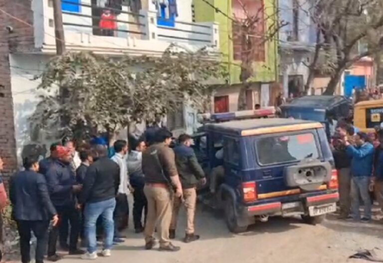 Murder of four members of the same family in Etah; killer hits face and head with brick