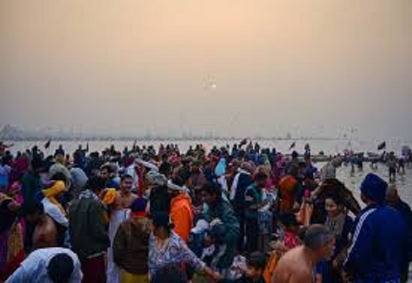 Crowds of devotees gathered to take a holy dip in the Sangam on Vasant Panchami, tight security arrangements were made.