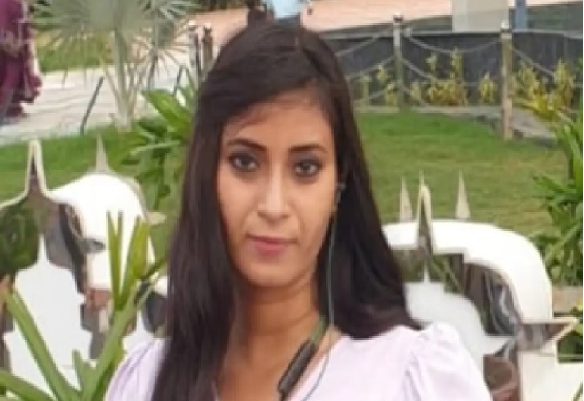 In Agra, a lover, upset over her talking to someone else, slit her throat and killed her, stuffing her body in a sack and taking it away.