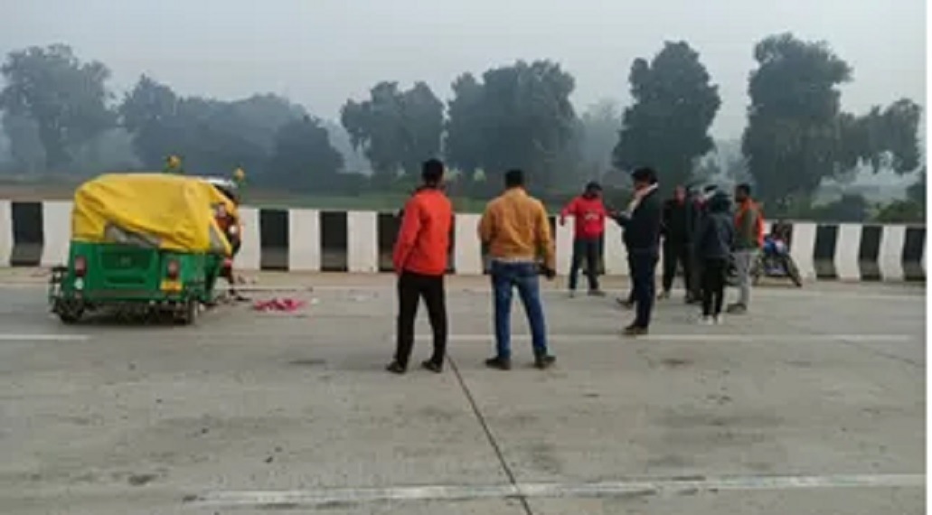 A truck collided with a tempo carrying a family going to a fair in Patna, killing six people and injuring two others.