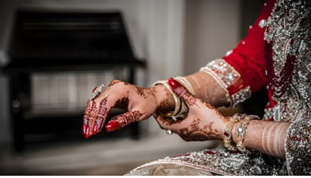 In Firozabad, the wedding procession came for the elder sister, the younger sister got into the palanquin, know the whole story