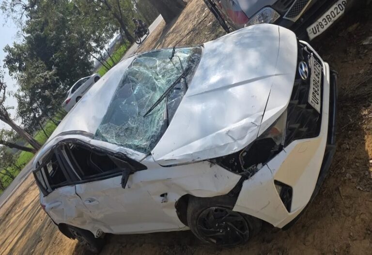 A speeding car collided with a divider in Firozabad, killing a young man, his pregnant wife, and one-and-a-half-year-old son. His sister-in-law is critical.