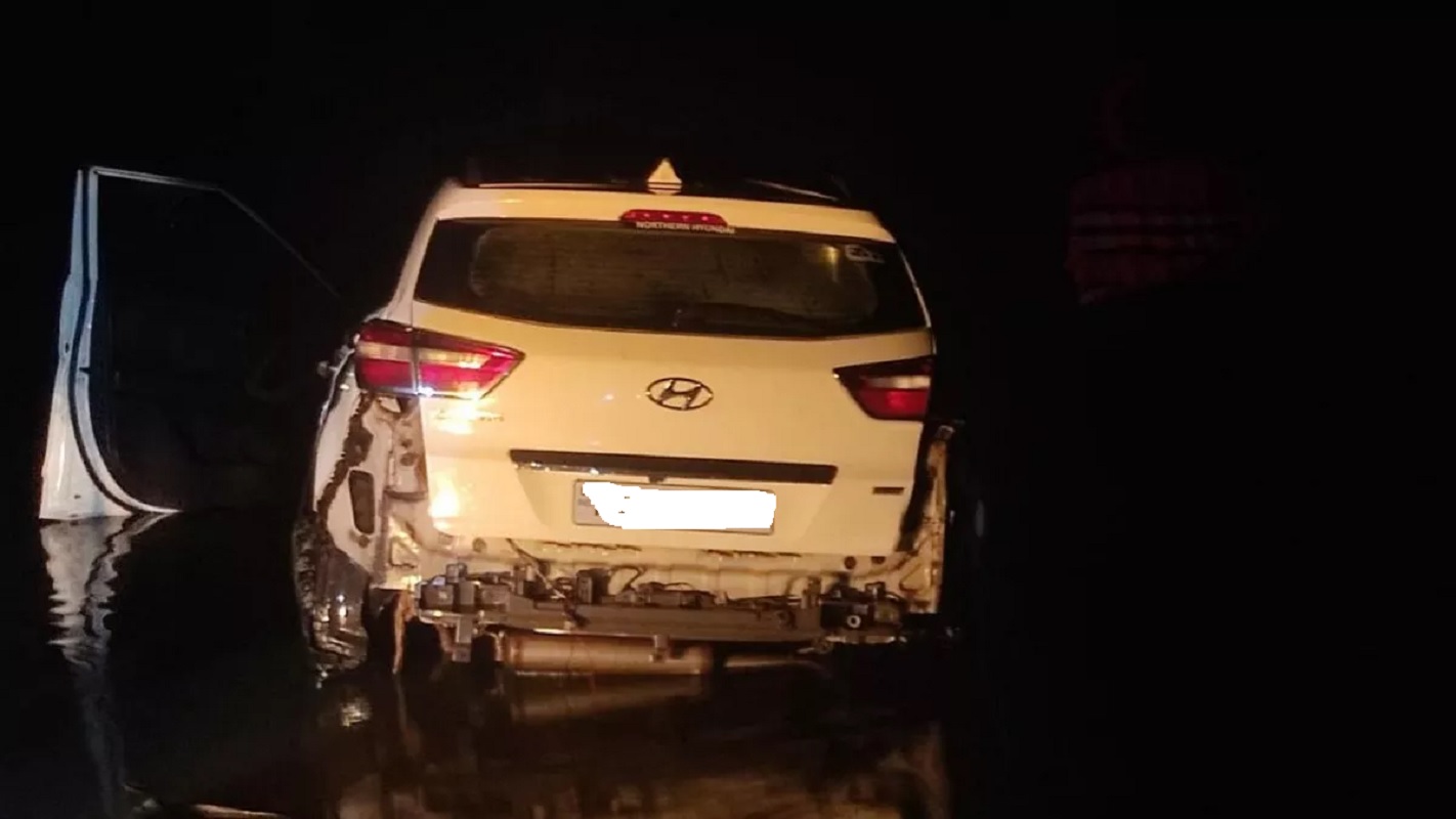 Car entered the canal औरैया में बेकाबू कार नहर में घुसी, महिला समेत तीन लोगों की डुबने से मौत, नहीं हो सकी शिनाख्त