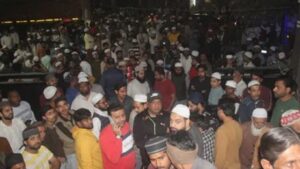 A fire broke out in a textile businessman's house, killing six people, including a woman and her three children.