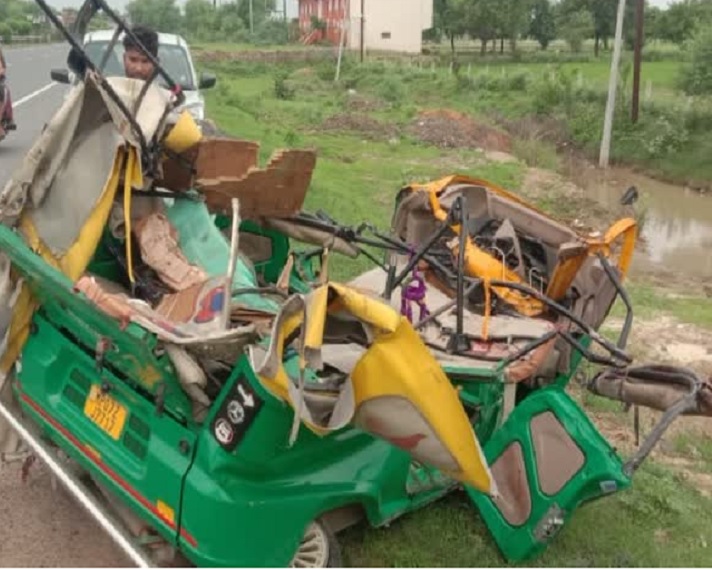 Out-of-control Scorpio rams into auto-rickshaw in Gwalior; five dead, four critically injured.