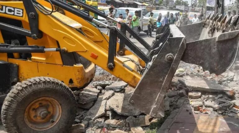 Bulldozers run on 11 shops of Ajay, accused of killing SCL officials, 40 more shops to be demolished!