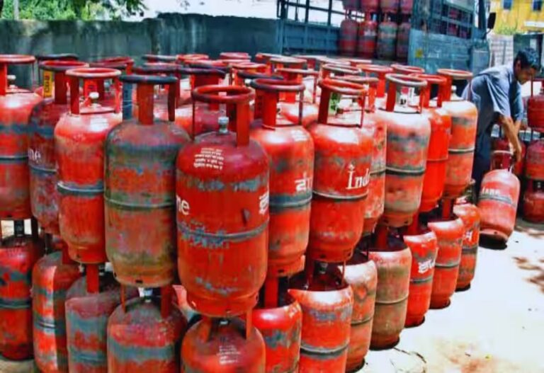 Gas cylinders will now be available in Kashi only after 25 days, an appeal has been made to ignore rumours.