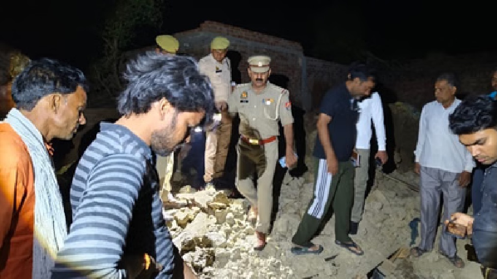 Death occurred while sleeping at night, three people including a child died and three were injured when a tin shed collapsed.