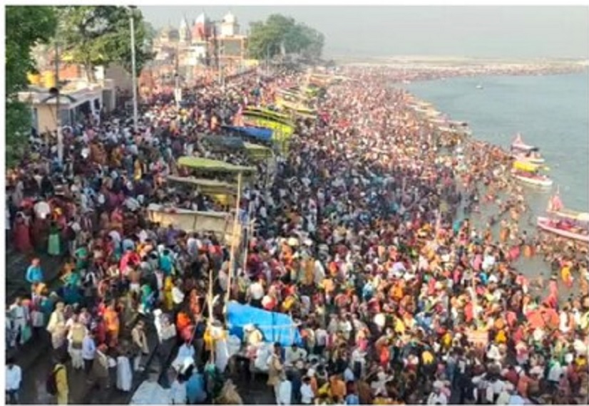 A massive crowd surges into Ayodhya for a glimpse of Lord Ram; the birth celebration will take place at 12:00 PM.