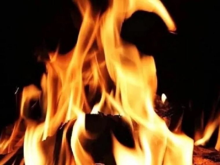 Teenage Rape Victim Sets Herself on Fire in Balrampur; Dies During Treatment