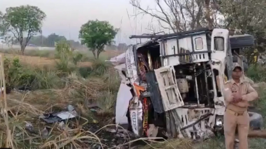 Truck Collides with Bus Returning with Wedding Guests; Six Dead, Chaos and Screams Ensue