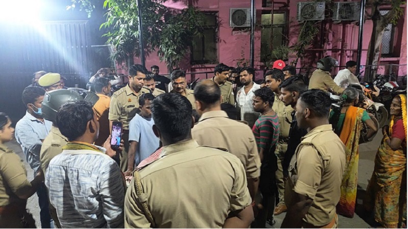 Flower and Garland Vendor Beaten to Death at Varanasi Ghat; Family Creates Ruckus