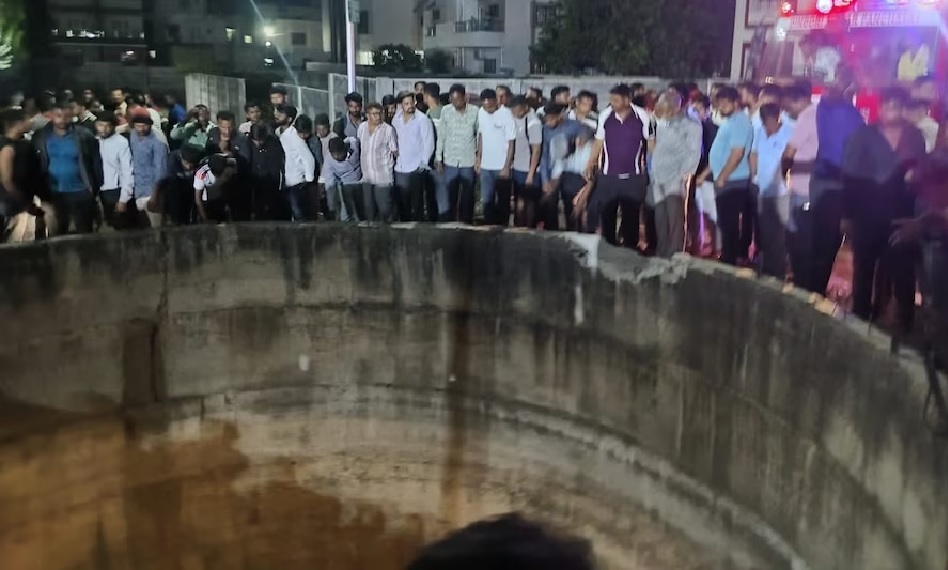 Car falls into well while returning from function in Nashik; nine members of the same family die.