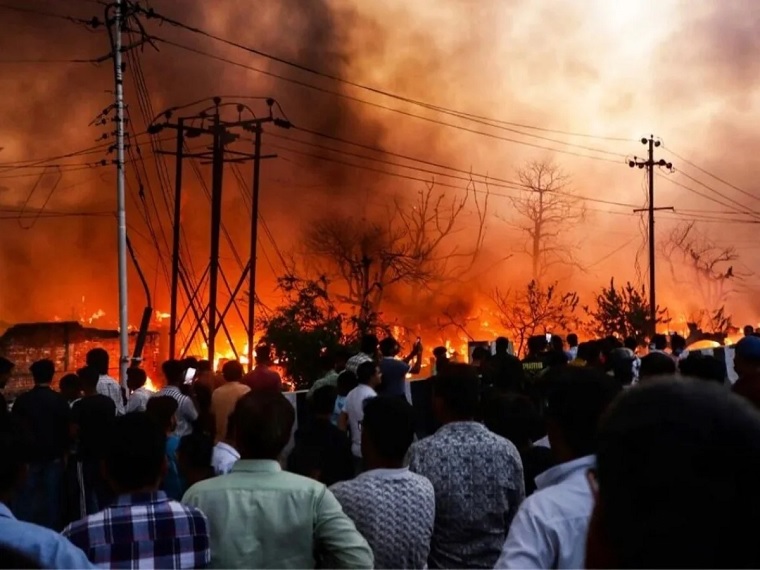 Over 1,000 Huts Gutted in Fire in Lucknow's Vikas Nagar; Six Children Still Missing