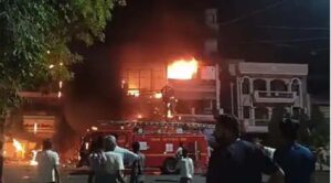Massive Fire Wreaks Havoc in Delhi: People Trapped in Four-Story Building; Four Bodies Recovered, 20 Rescued