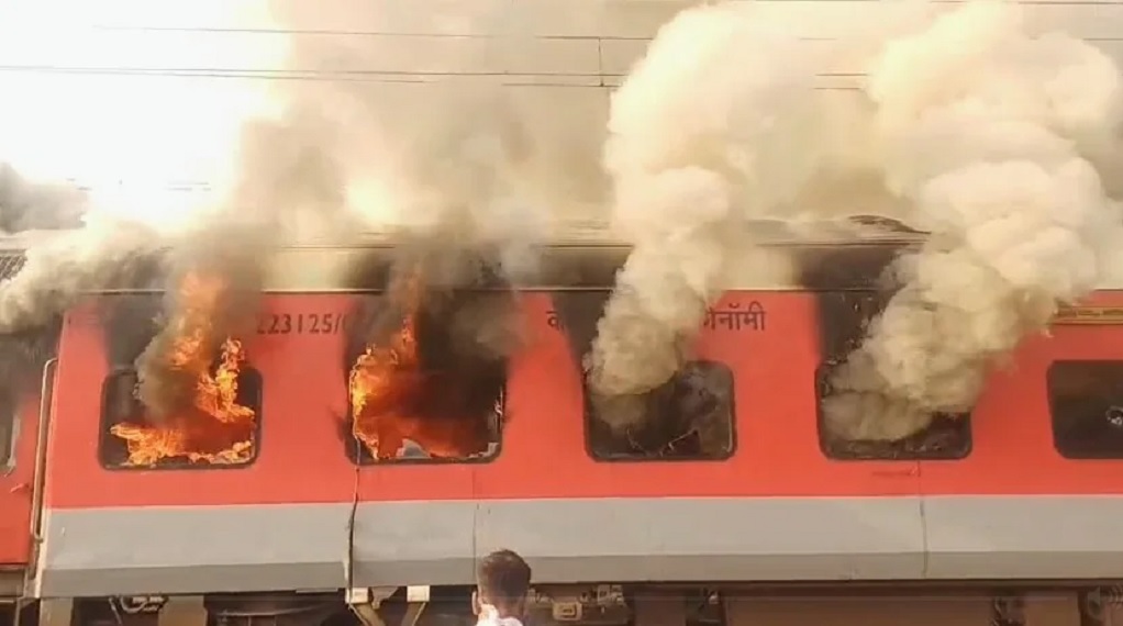 Rajdhani Express narrowly escapes becoming a 'Burning Train'; panic ensues among passengers upon spotting fire in a coach.