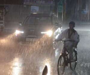 Storm and rain wreak havoc amidst scorching heat; Agra plunged into darkness.