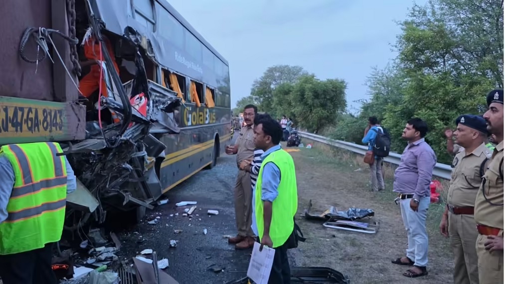 Out-of-control bus collides with a trailer on Yamuna Expressway; four killed, 20–25 injured.