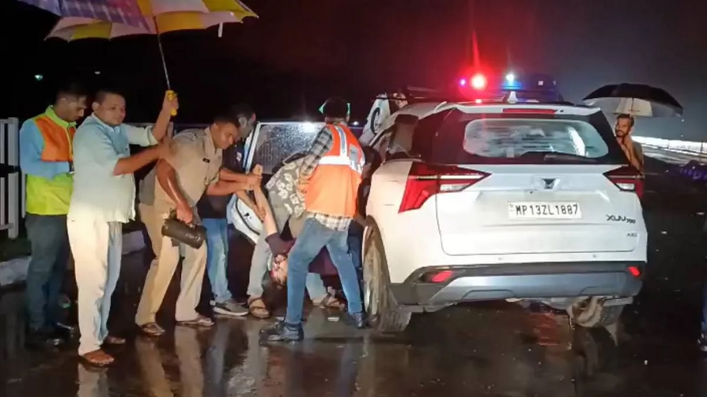 Car carrying family returning from birthday party crashes into truck in MP; five members of former MLA's family killed.
