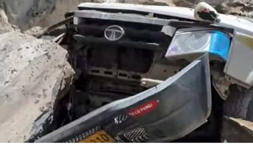Major accident in Himachal Pradesh: Boulder falls on vehicle in Lahaul-Spiti; 13 people lose their lives.