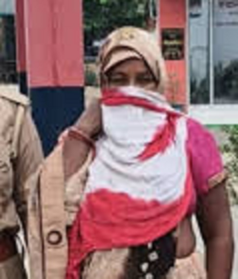 She poured petrol on her husband, who was asleep in a drunken state, set him on fire, and fled after locking the door from the outside.